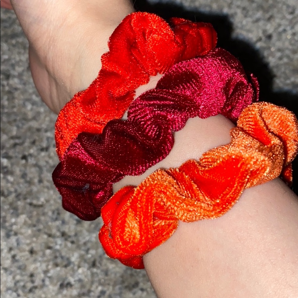 4 Set Orange/ Red Scrunchies